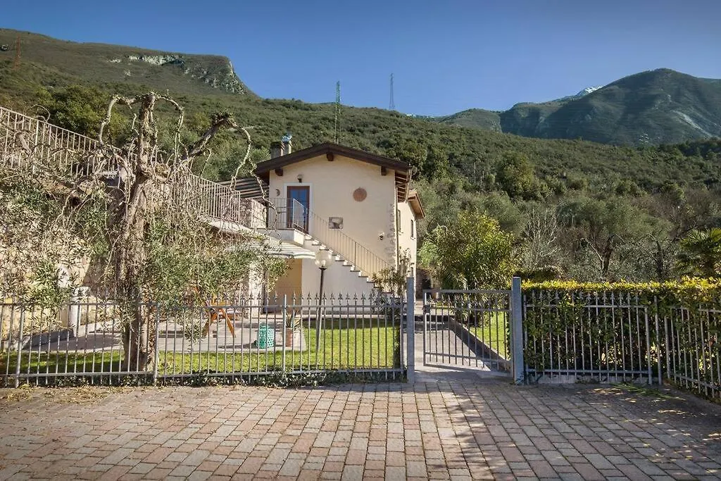 Villa Fuzzys - Un Antico Casale Ristrutturato Malcesine