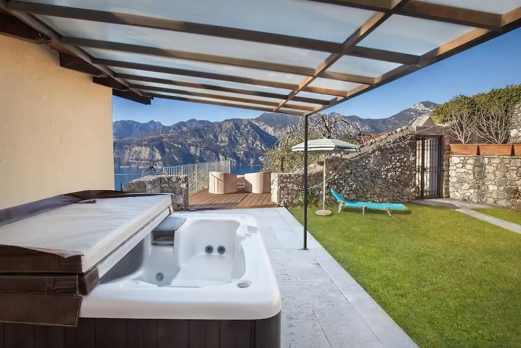 Villa Fuzzys - Un Antico Casale Ristrutturato Malcesine 0*,