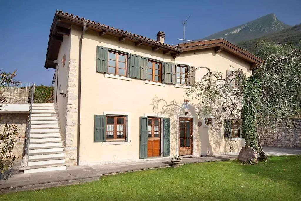 Villa Fuzzys - Un Antico Casale Ristrutturato Malcesine 0*,